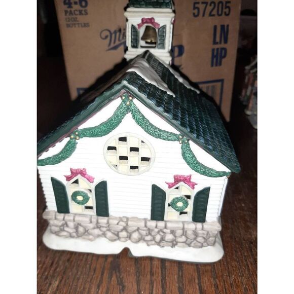 Vintage 2001 Hersheys Holiday Village Church Light Up Christmas Holiday Building - Picture 6 of 8